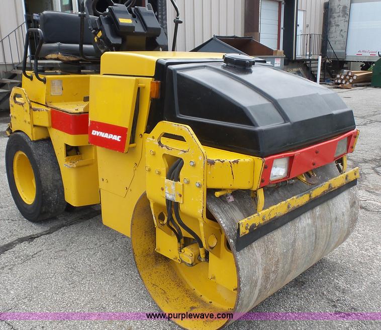 image for item K4594 Dynapac CC142C II pneumatic drum roller