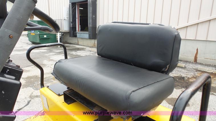 image for item K4594 Dynapac CC142C II pneumatic drum roller