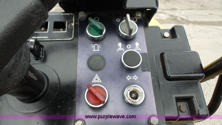 image for item K4594 Dynapac CC142C II pneumatic drum roller