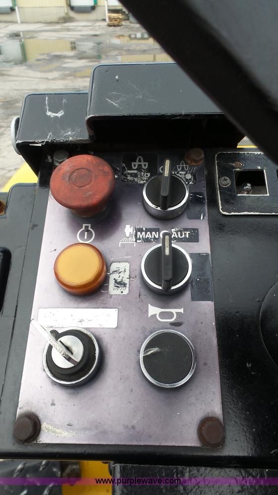 image for item K4594 Dynapac CC142C II pneumatic drum roller