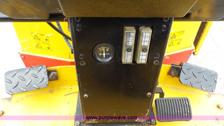 image for item K4594 Dynapac CC142C II pneumatic drum roller