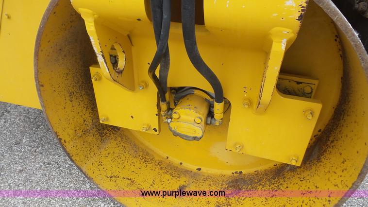 image for item K4594 Dynapac CC142C II pneumatic drum roller