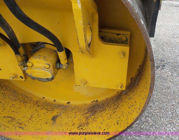 image for item K4594 Dynapac CC142C II pneumatic drum roller