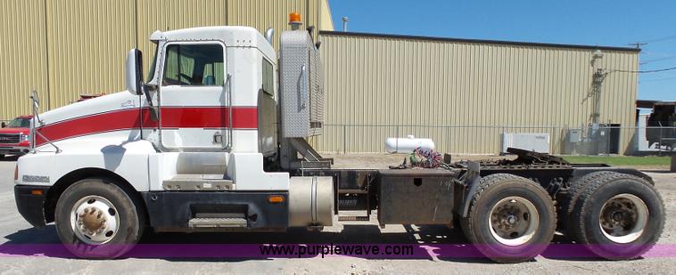 image for item K4705 1995 Kenworth T600B semi truck