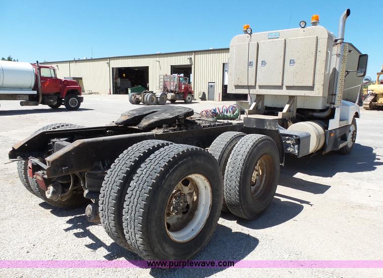 image for item K4705 1995 Kenworth T600B semi truck