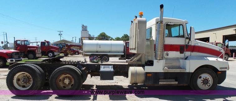 image for item K4705 1995 Kenworth T600B semi truck