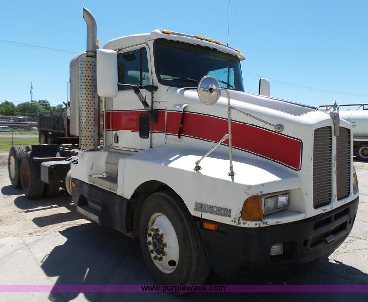image for item K4705 1995 Kenworth T600B semi truck