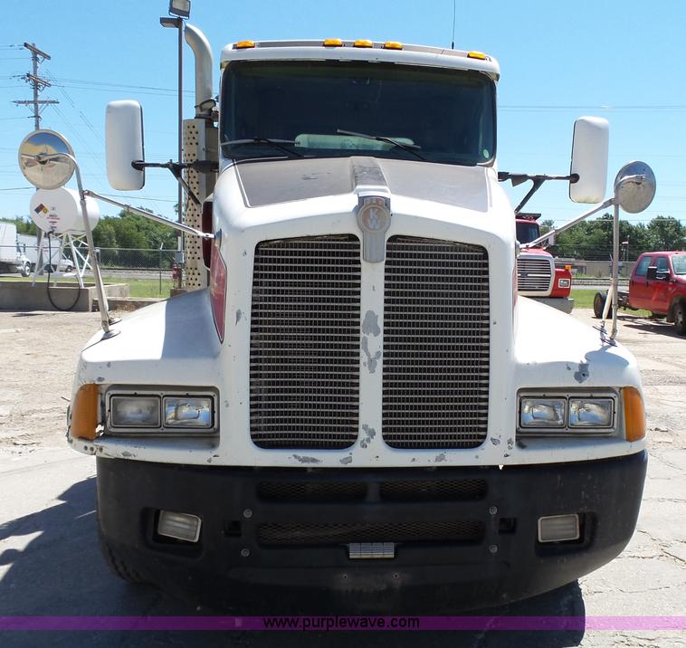 image for item K4705 1995 Kenworth T600B semi truck