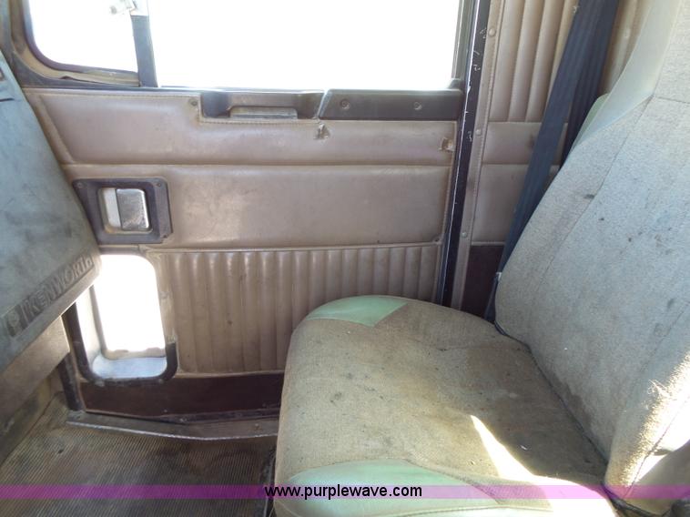 image for item K4705 1995 Kenworth T600B semi truck