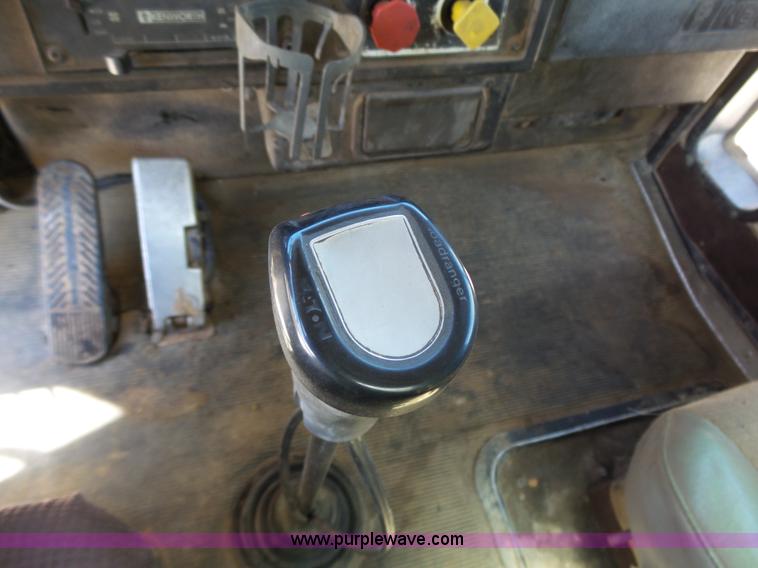 image for item K4705 1995 Kenworth T600B semi truck