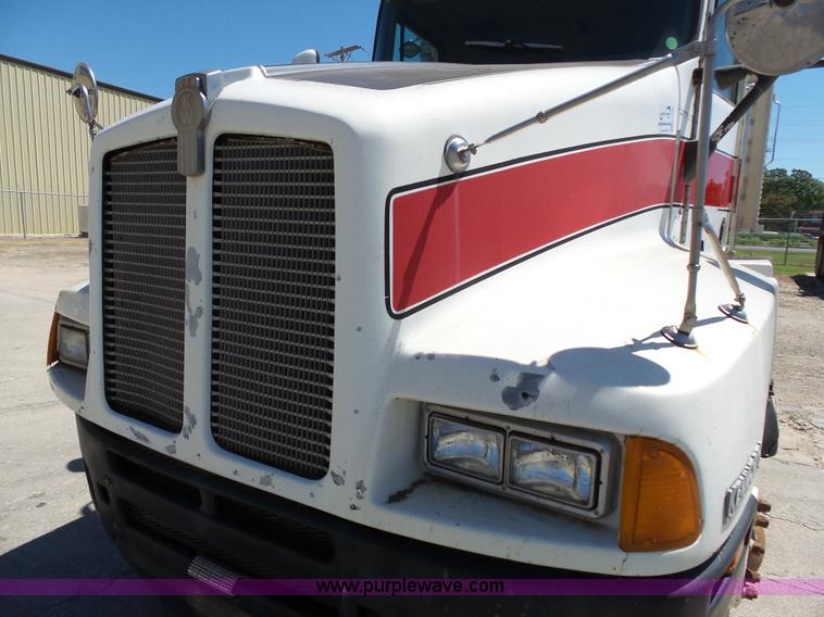 image for item K4705 1995 Kenworth T600B semi truck
