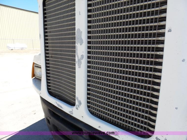 image for item K4705 1995 Kenworth T600B semi truck