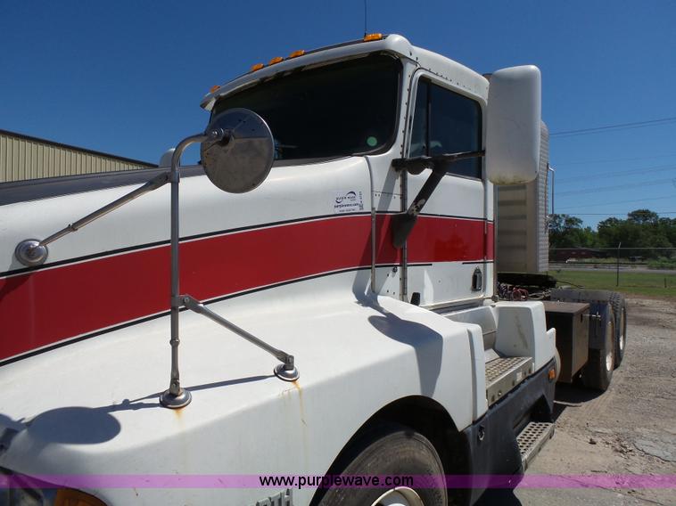 image for item K4705 1995 Kenworth T600B semi truck