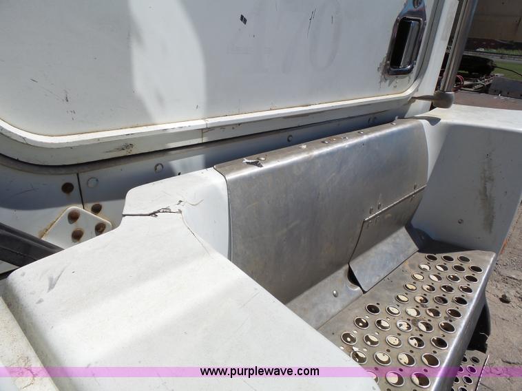 image for item K4705 1995 Kenworth T600B semi truck