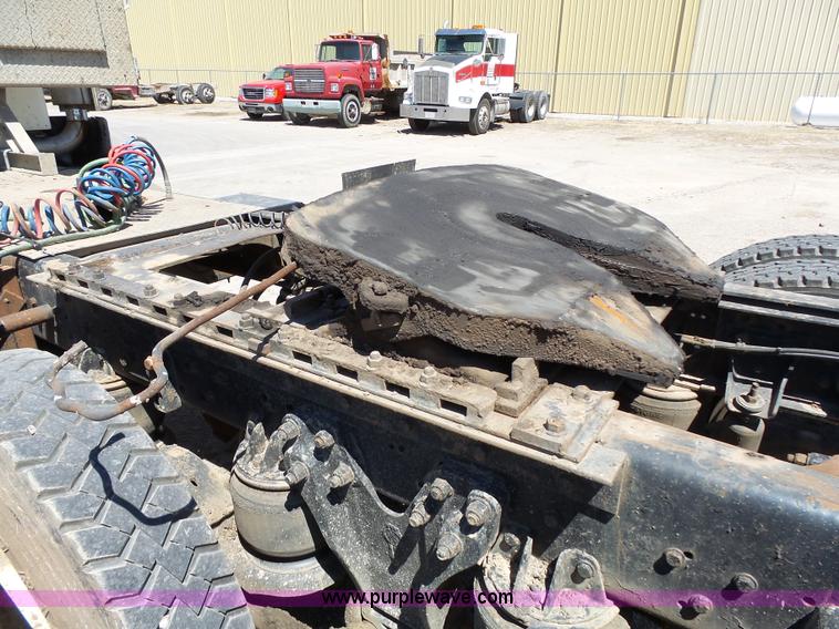 image for item K4705 1995 Kenworth T600B semi truck