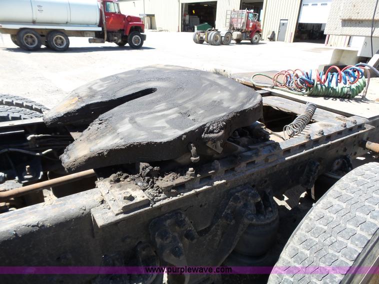 image for item K4705 1995 Kenworth T600B semi truck