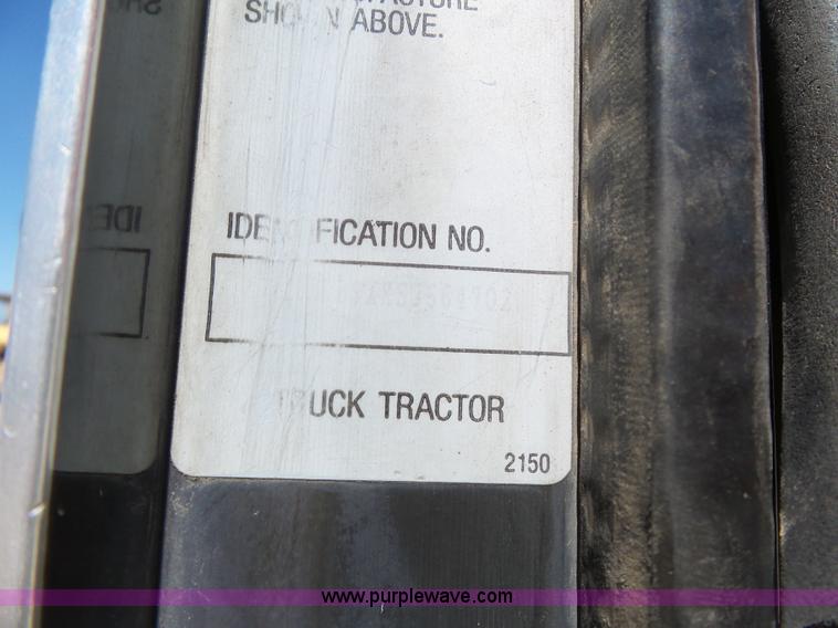 image for item K4705 1995 Kenworth T600B semi truck