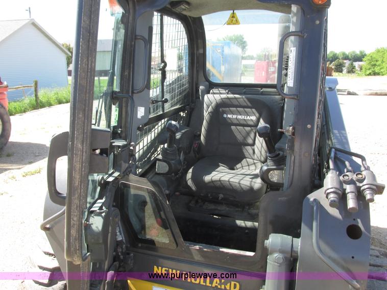 image for item K4706 2013 New Holland L220 skid steer