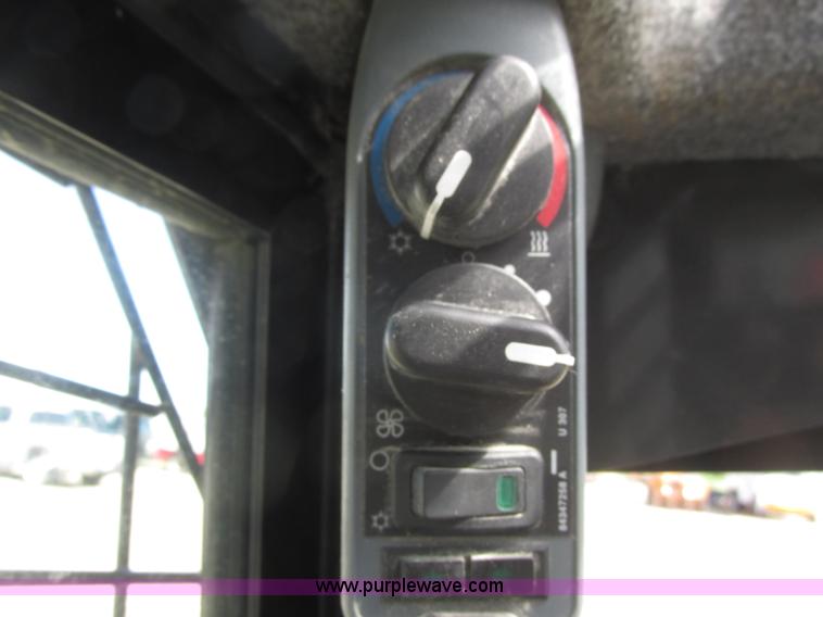 image for item K4706 2013 New Holland L220 skid steer