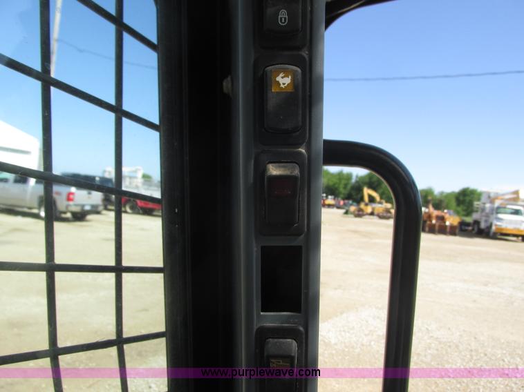 image for item K4706 2013 New Holland L220 skid steer
