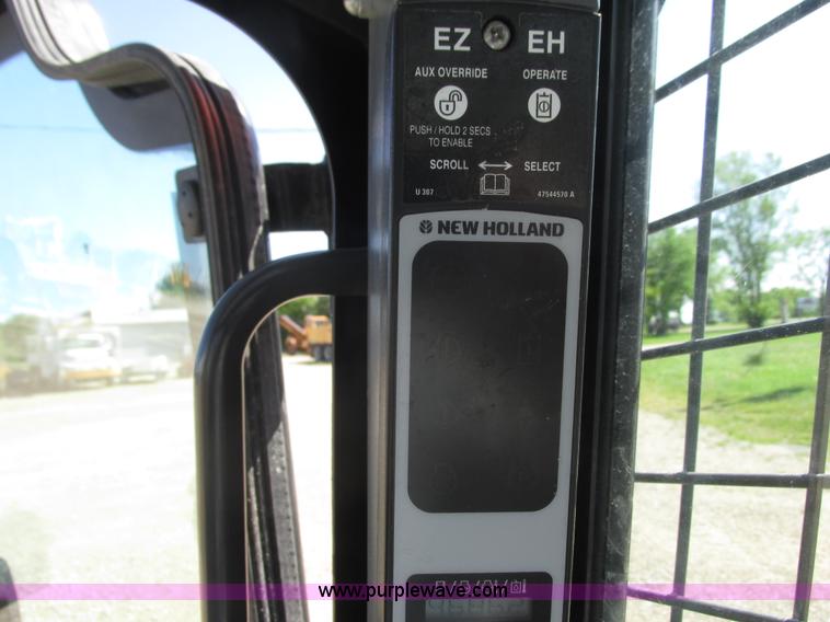 image for item K4706 2013 New Holland L220 skid steer