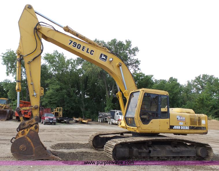 image for item K5313 1997 John Deere 790E LC excavator
