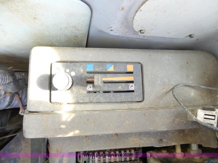 image for item K5315 1995 John Deere 790E LC excavator