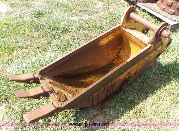 image for item K5334 Ford backhoe bucket