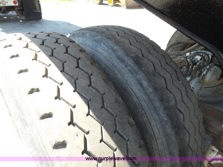 image for item K5340 2002 CTS end dump trailer