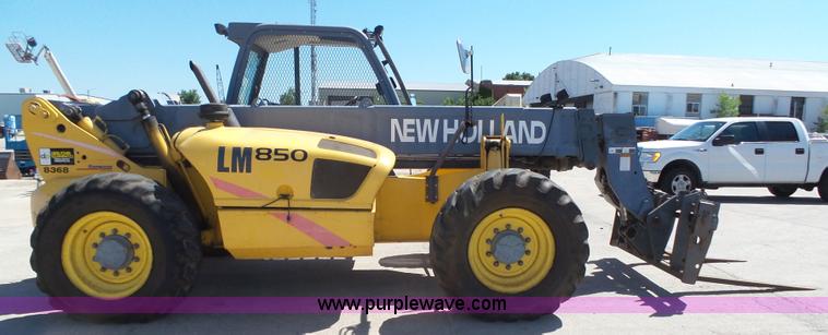 image for item K8404 2000 New Holland LM850 telehandler