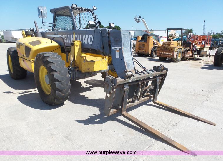 image for item K8404 2000 New Holland LM850 telehandler