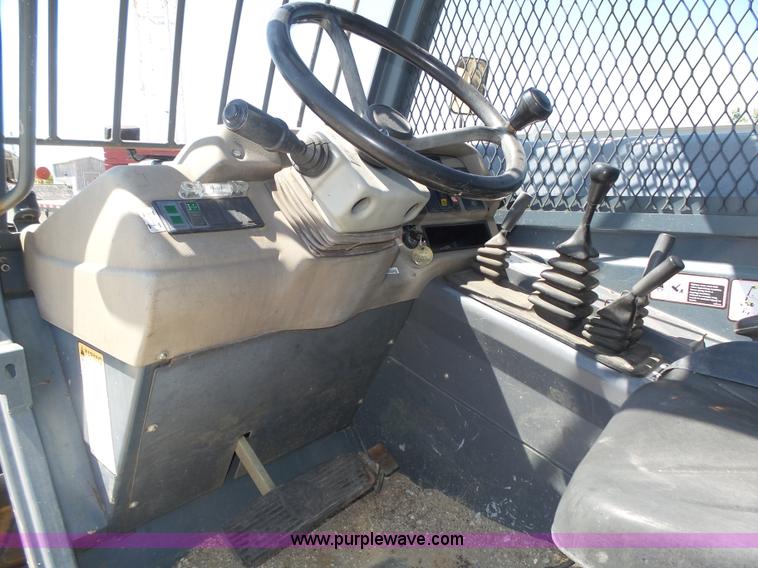 image for item K8404 2000 New Holland LM850 telehandler