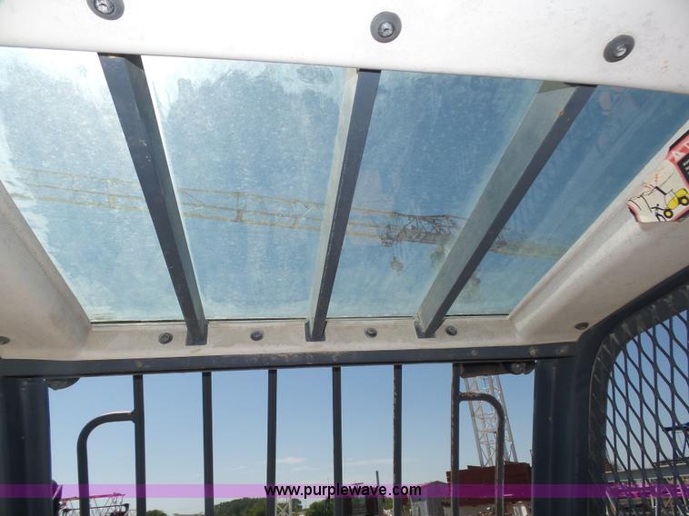 image for item K8404 2000 New Holland LM850 telehandler