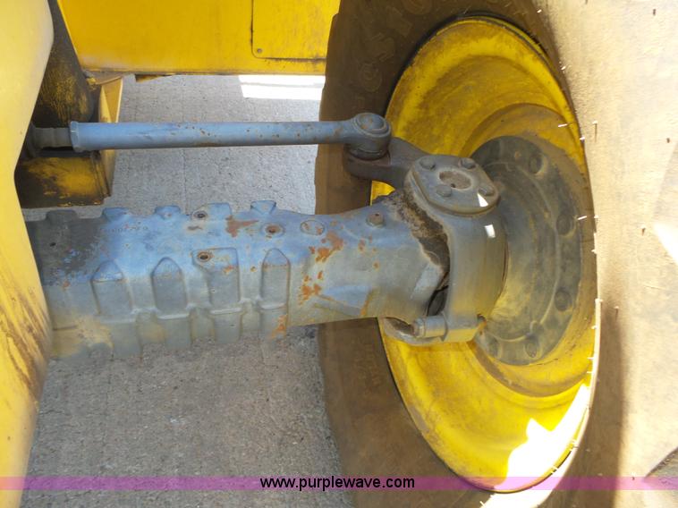 image for item K8404 2000 New Holland LM850 telehandler