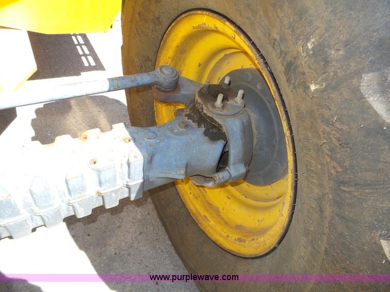 image for item K8404 2000 New Holland LM850 telehandler