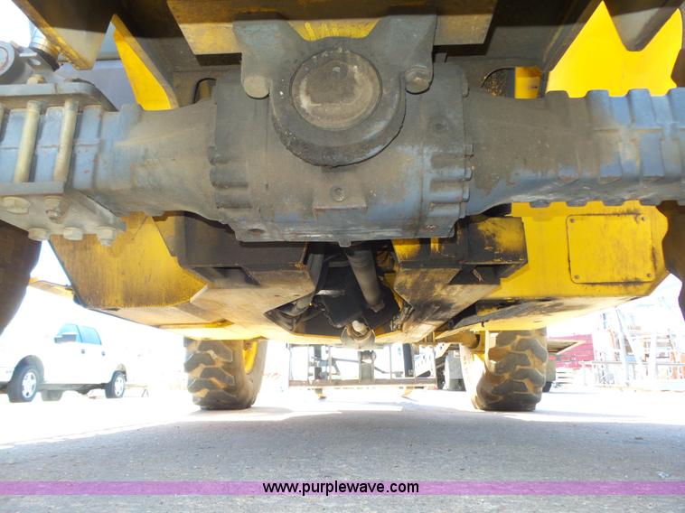 image for item K8404 2000 New Holland LM850 telehandler