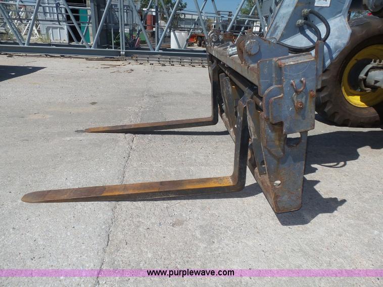 image for item K8404 2000 New Holland LM850 telehandler