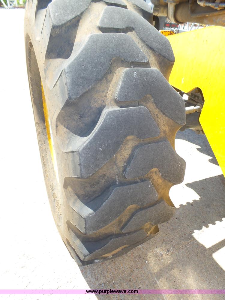 image for item K8404 2000 New Holland LM850 telehandler