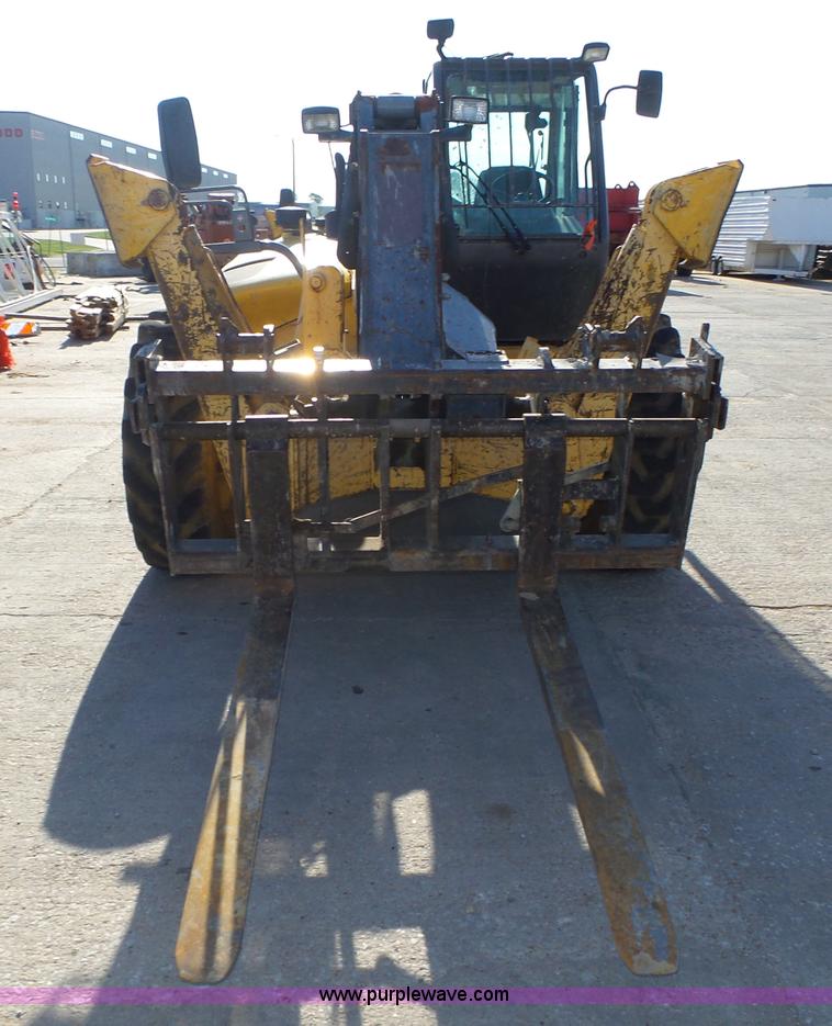 image for item K8405 2000 New Holland LM860 low profile telehandler