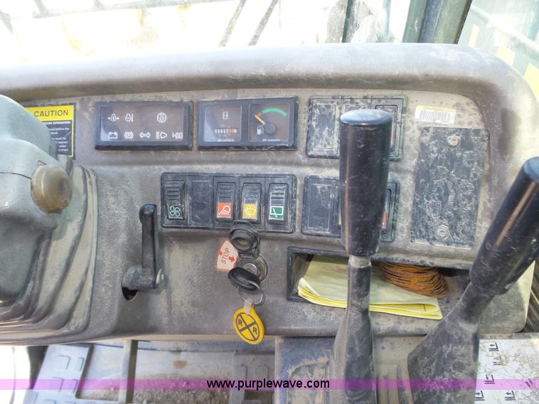 image for item K8405 2000 New Holland LM860 low profile telehandler