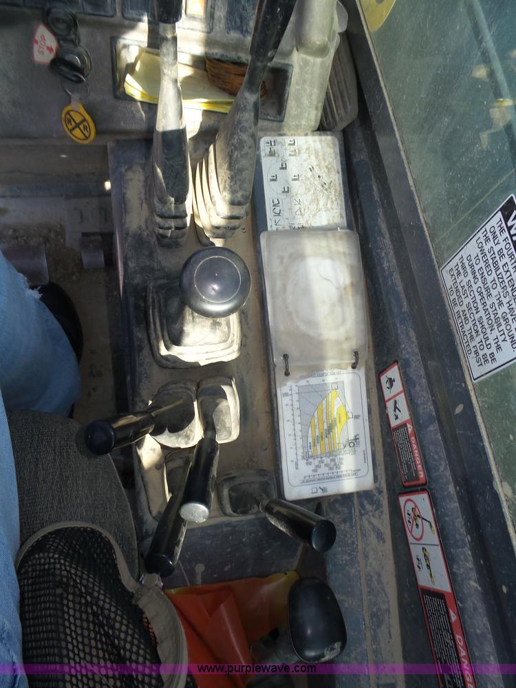 image for item K8405 2000 New Holland LM860 low profile telehandler