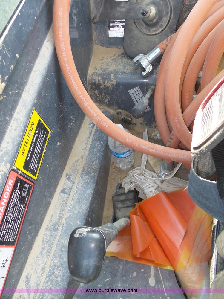 image for item K8405 2000 New Holland LM860 low profile telehandler