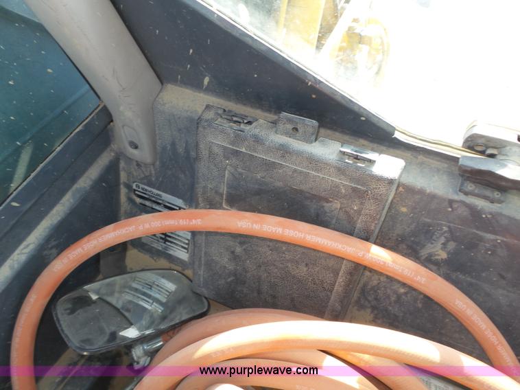 image for item K8405 2000 New Holland LM860 low profile telehandler