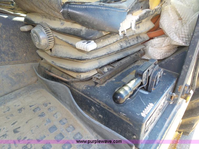 image for item K8405 2000 New Holland LM860 low profile telehandler