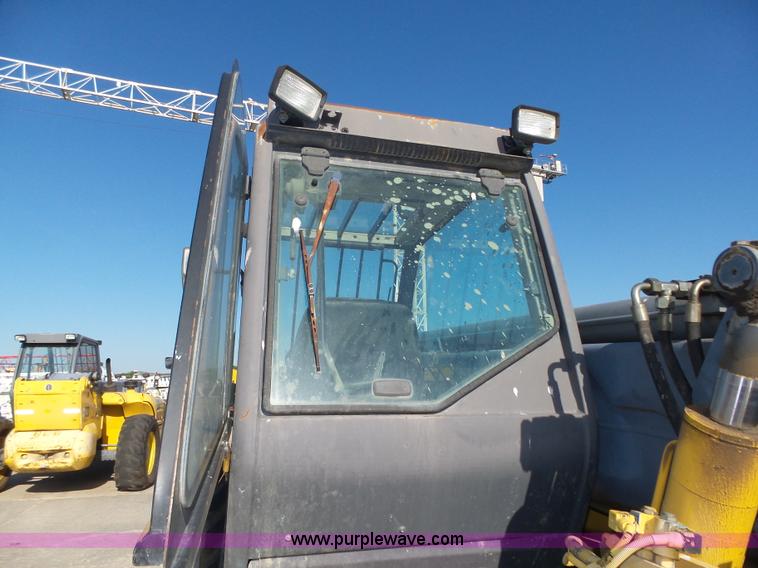 image for item K8405 2000 New Holland LM860 low profile telehandler