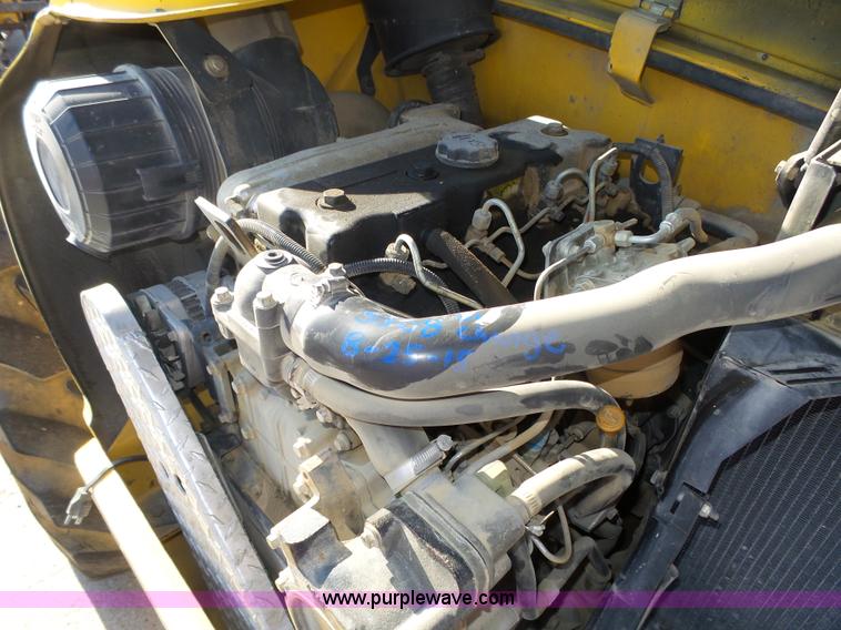 image for item K8405 2000 New Holland LM860 low profile telehandler