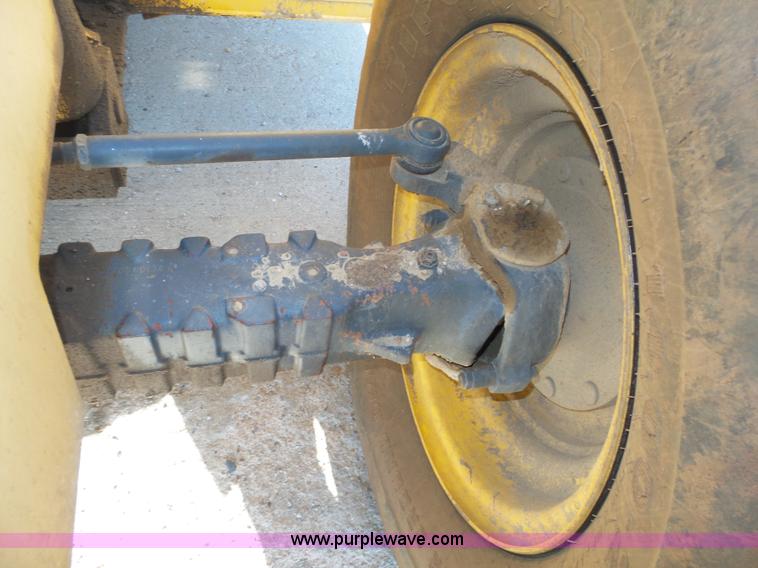 image for item K8405 2000 New Holland LM860 low profile telehandler