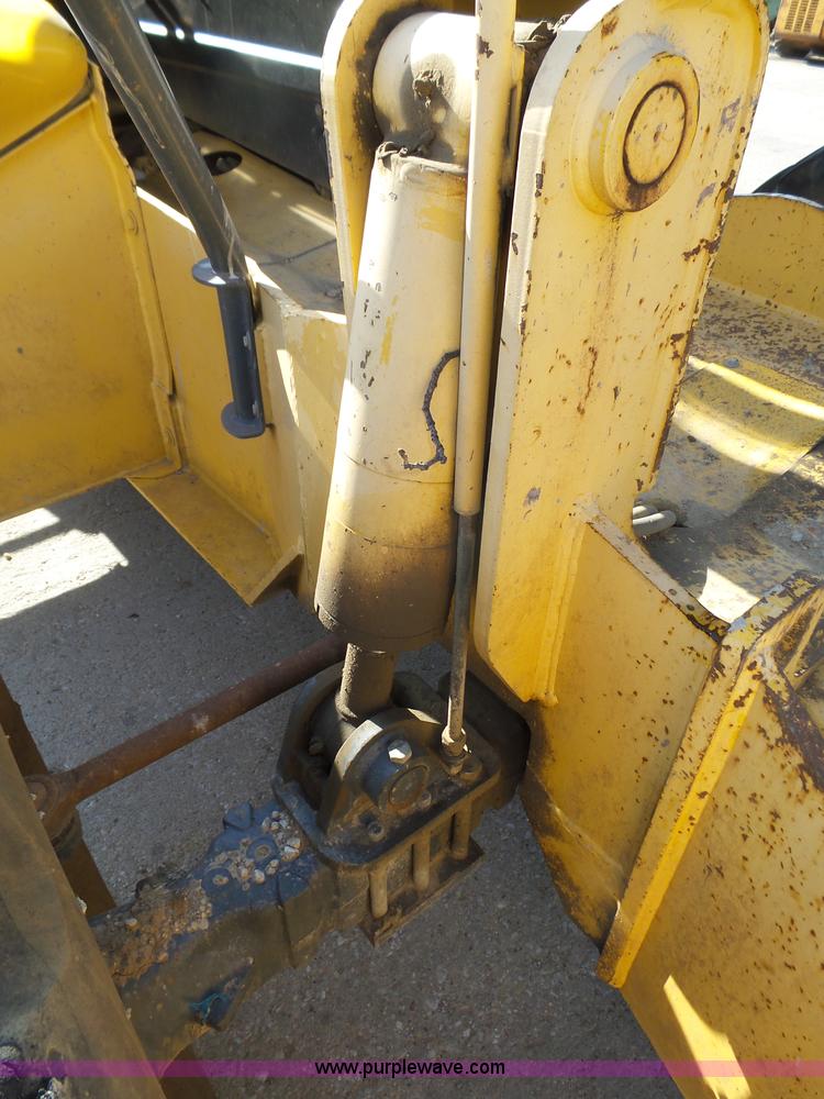 image for item K8405 2000 New Holland LM860 low profile telehandler