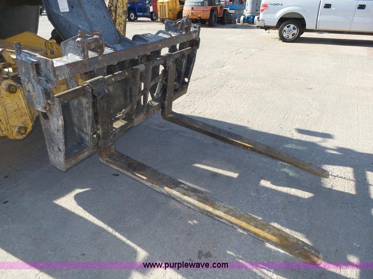 image for item K8405 2000 New Holland LM860 low profile telehandler