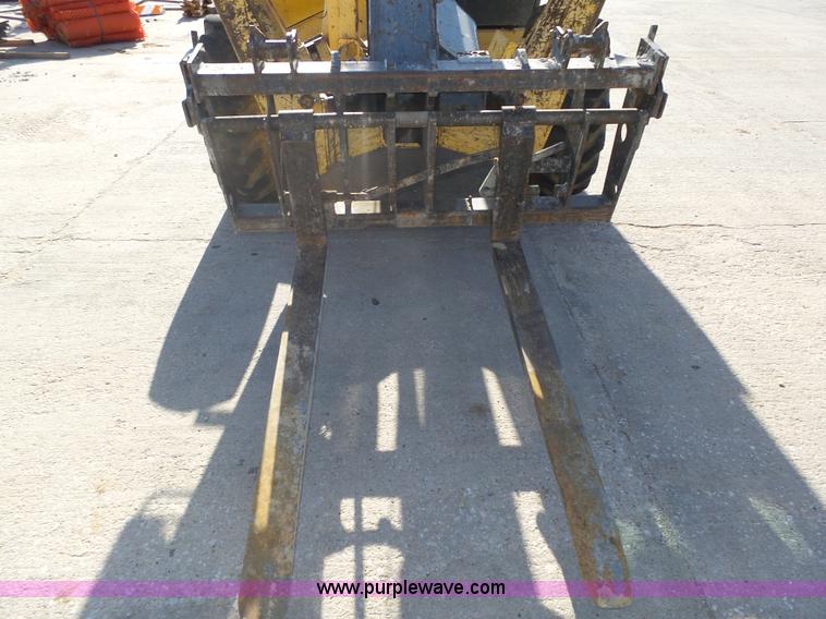 image for item K8405 2000 New Holland LM860 low profile telehandler